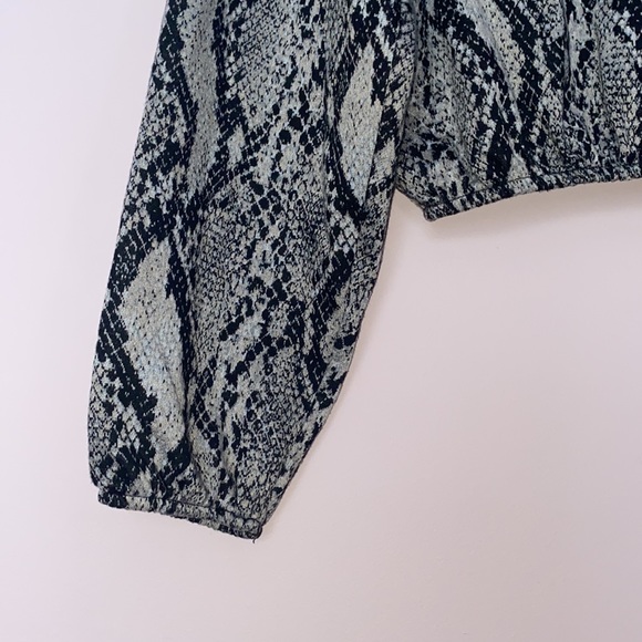 Snake Print Crew Neck Sweater - Picture 5 of 5